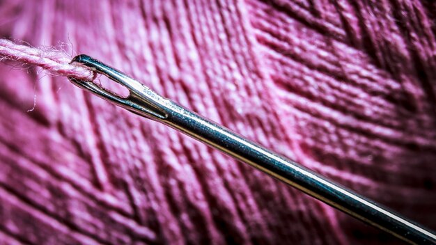 Zbliżenie nici i igły